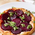 Cékla tart tatin petrezselymes vinaigrette-tel